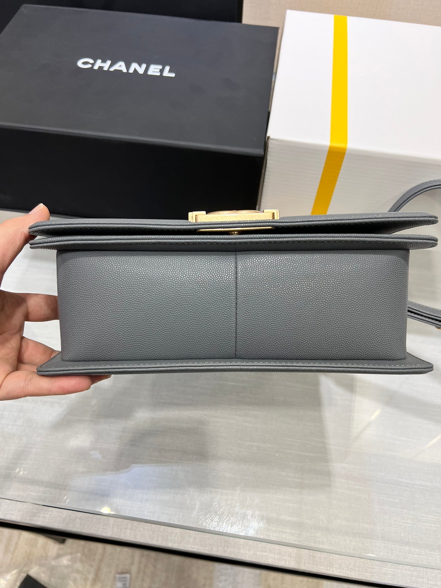 BOY BAG Medium 25 Grigio Scuro Caviar Hardware in oro