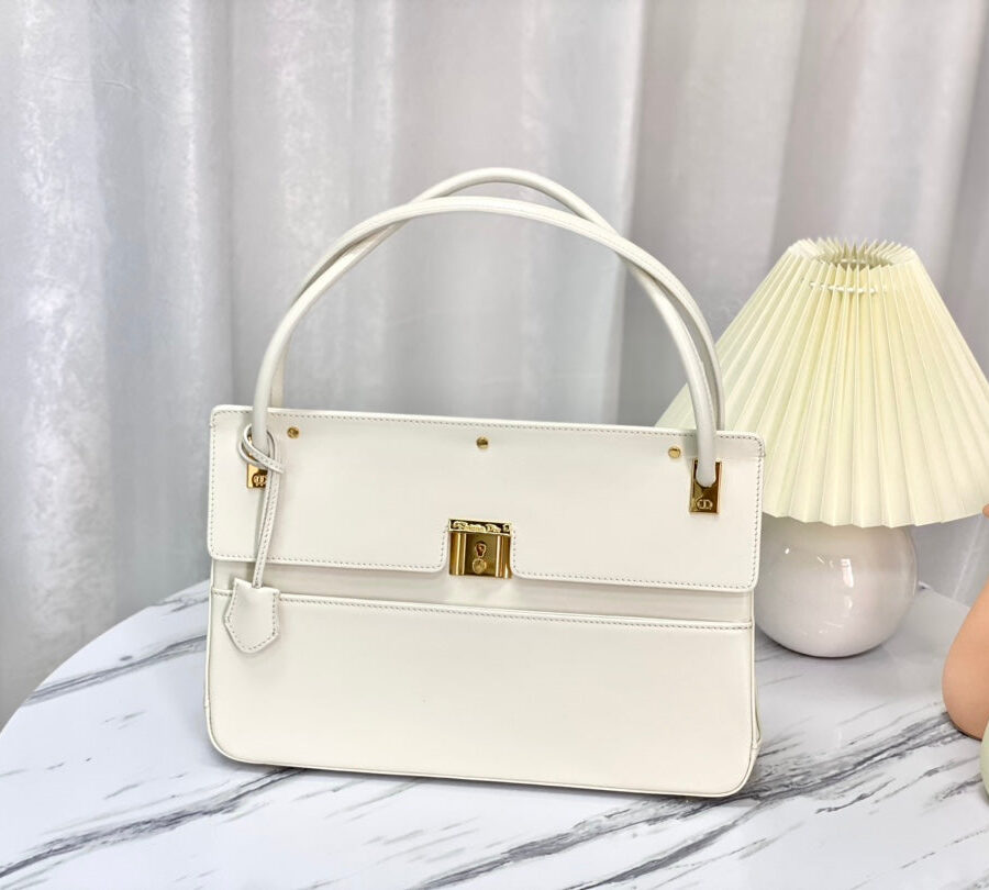 Designer handbag white – front view