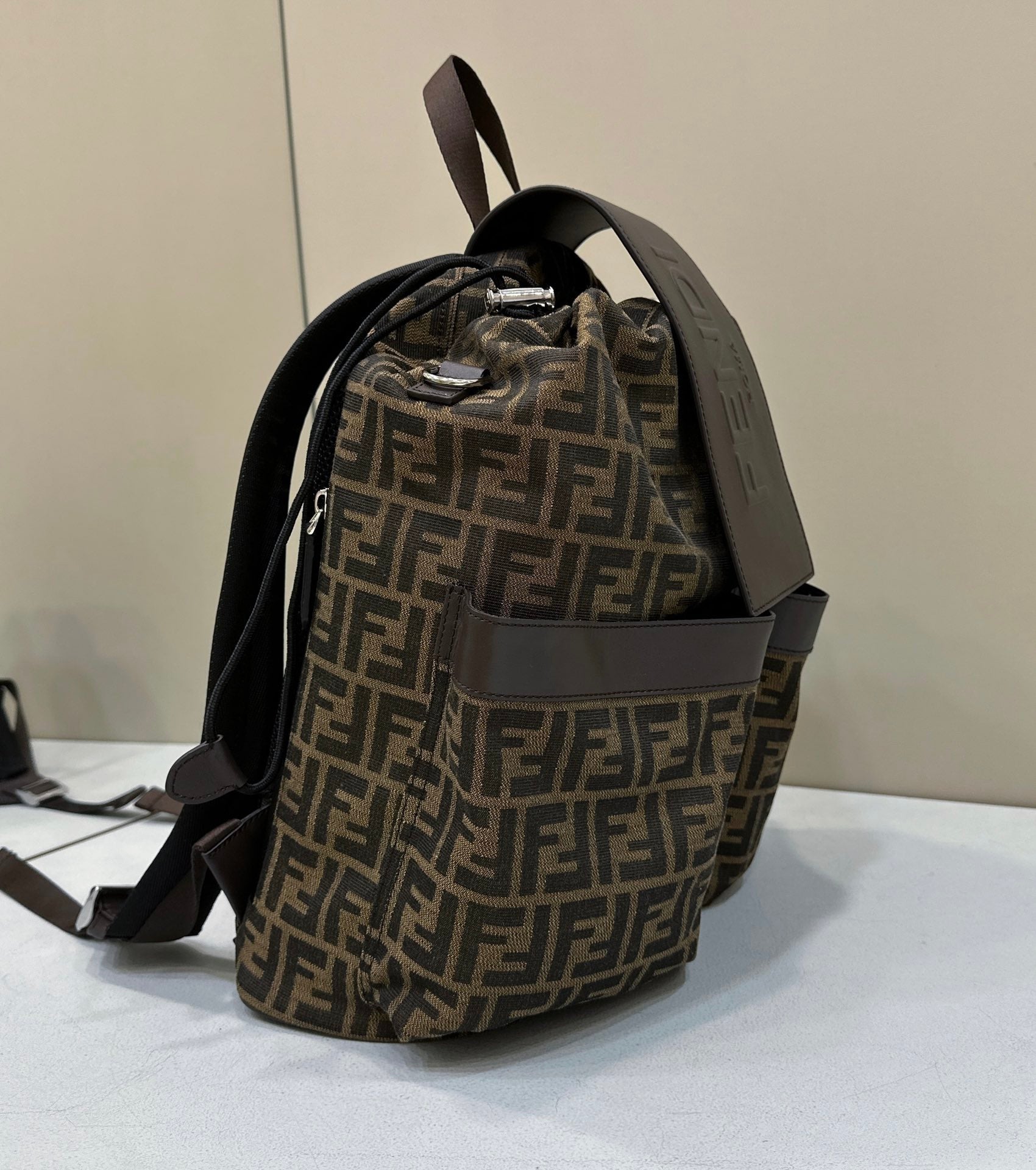 Fendi Strike 41 Medium FF Zaino In Tessuto Jacquard Marrone Mocha