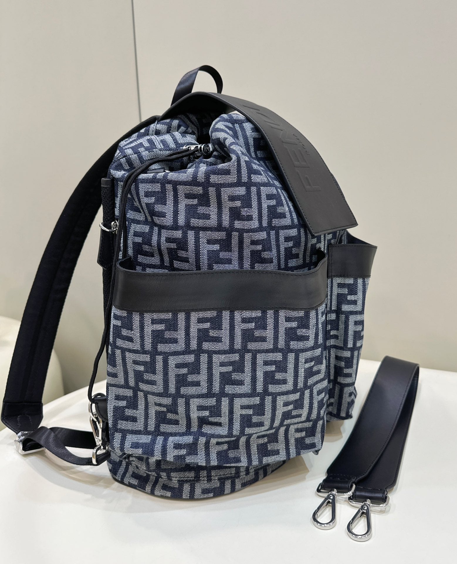 Fendi Strike Large 46 FF Zaino In Tessuto Jacquard Blu Notte