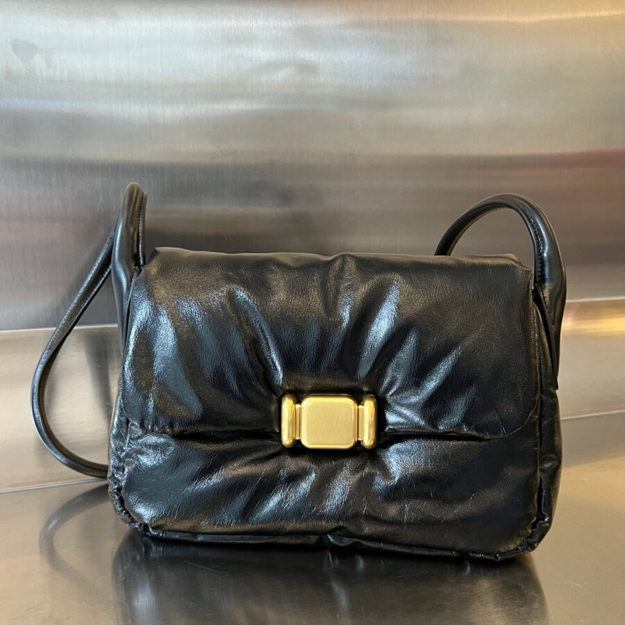 PAD PUFFER BAG 29 IN BLACK COWHIDE LEATHER | Studio Nafay