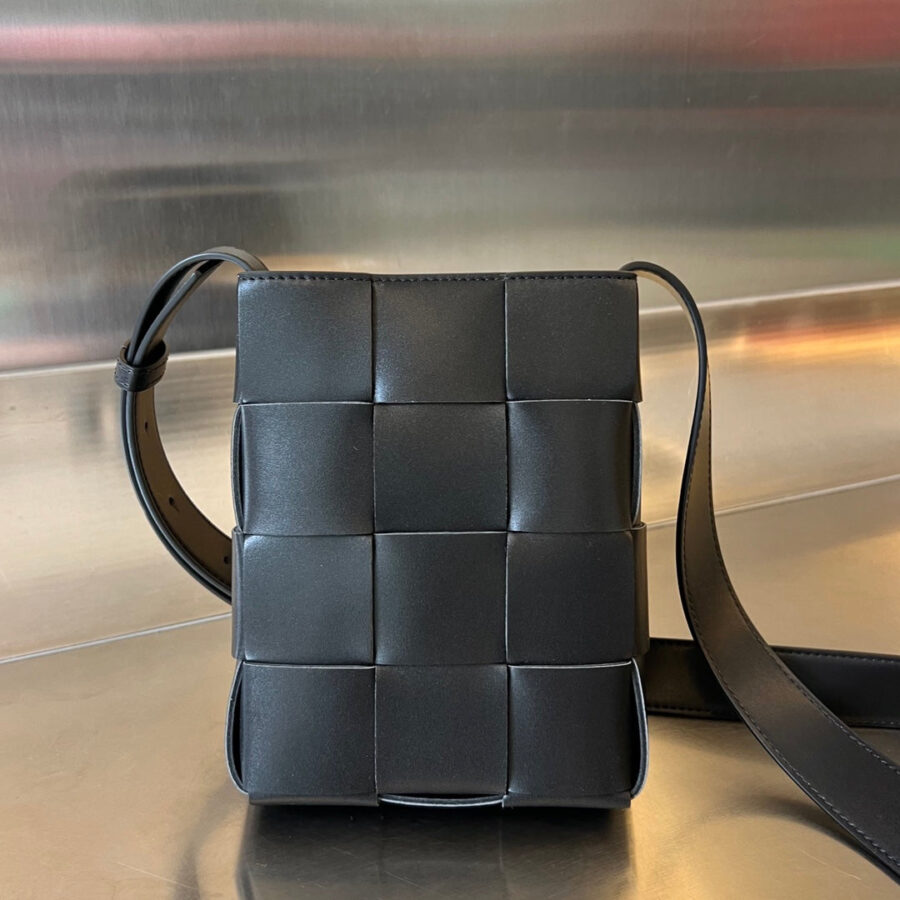 PHONE BAG 18 IN BLACK LAMBSKIN | Studio Nafay