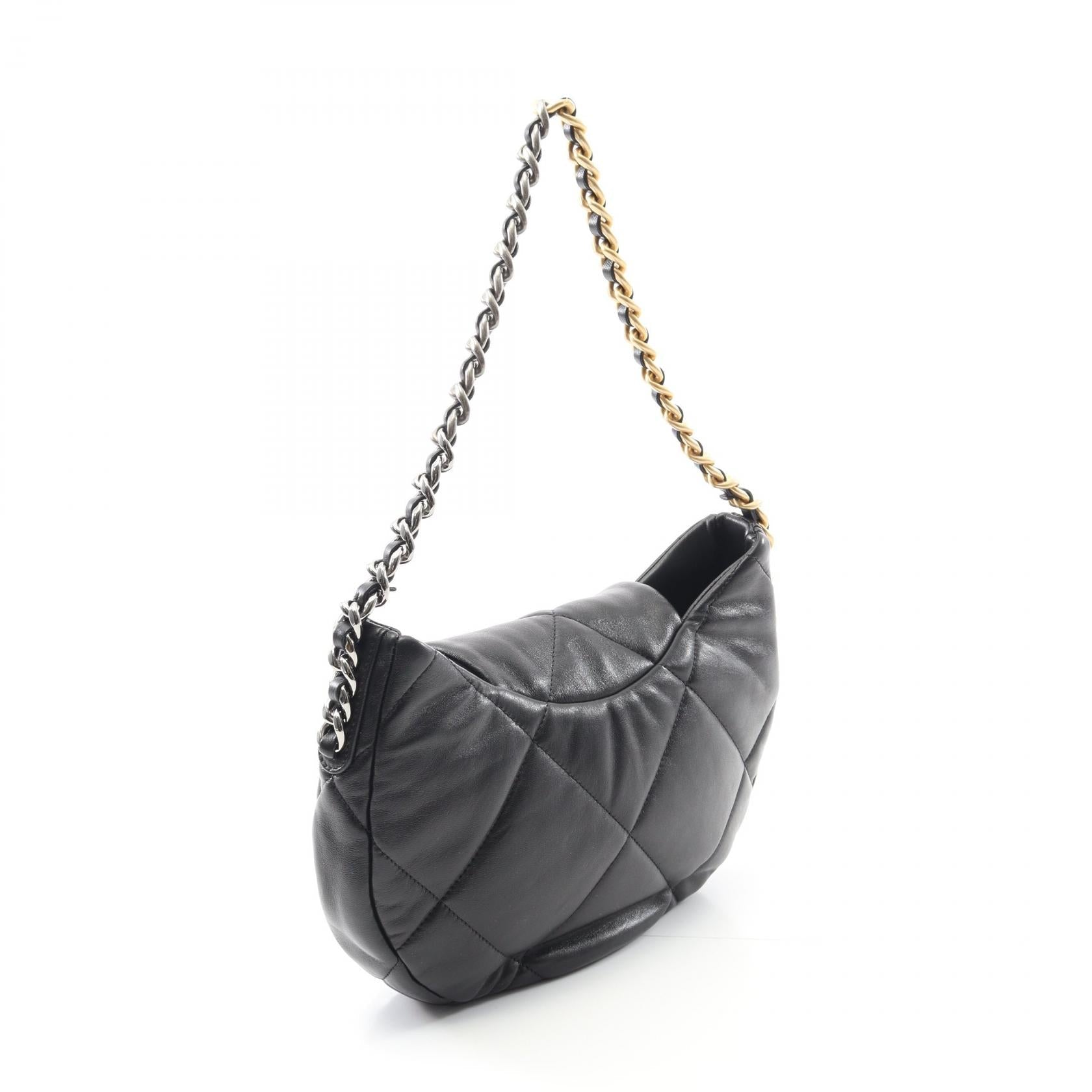 Chanel Chanel 19 bag – front view