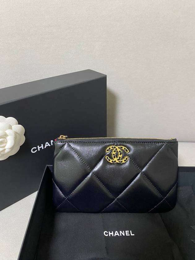 Pochette piccola Nineteen Logo Oro in Agnello Nero Chanel