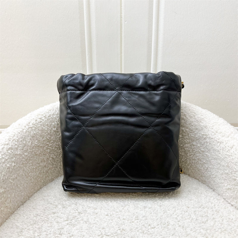 Chanel 22 Mini Hobo Borsa a mano in Black Shiny Calfskin and AGHW (Model: )