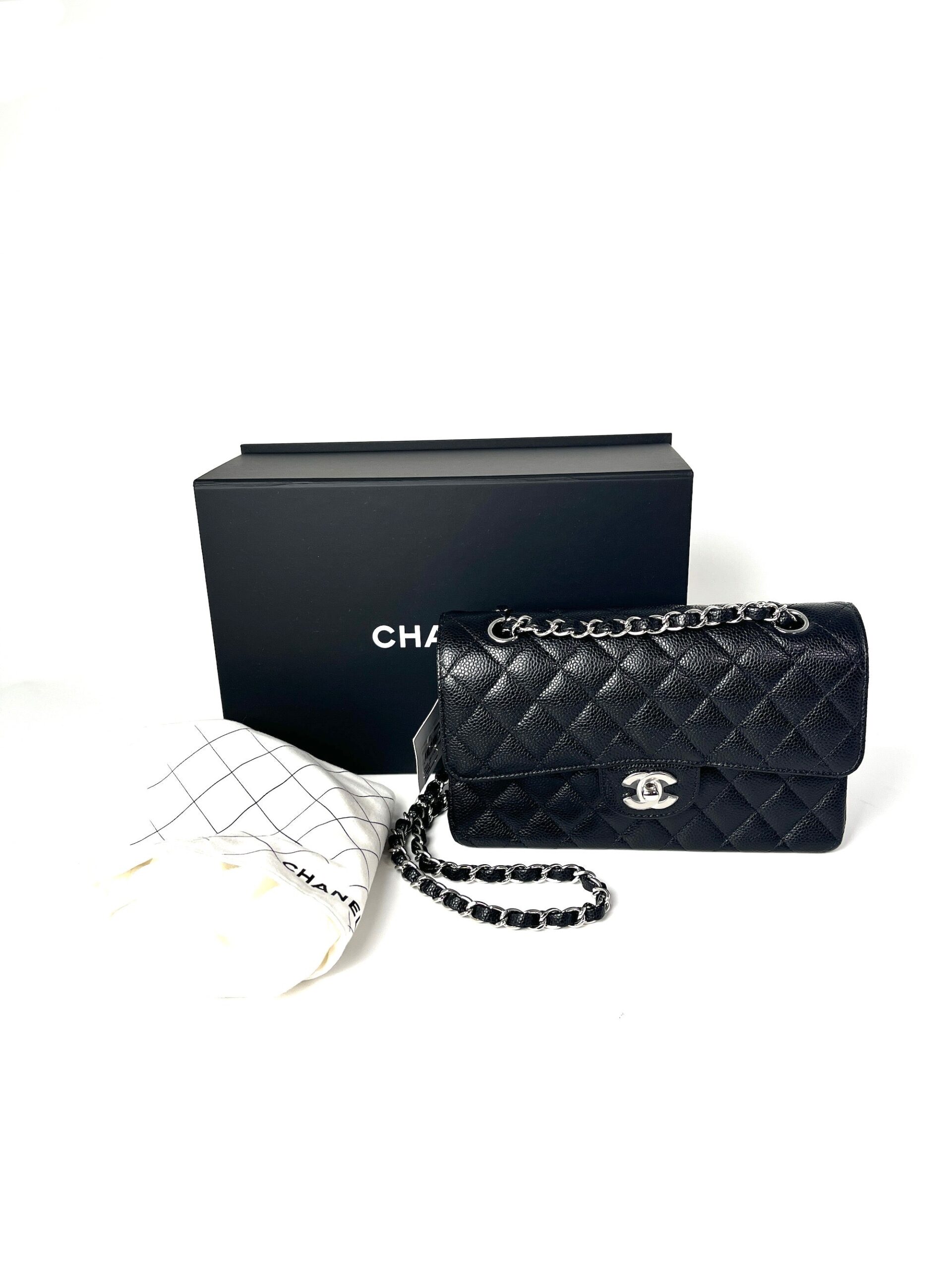 Nuova CHANEL Borsa a tracolla classica a doppia patta piccola trapuntata in pelle Caviar Nero