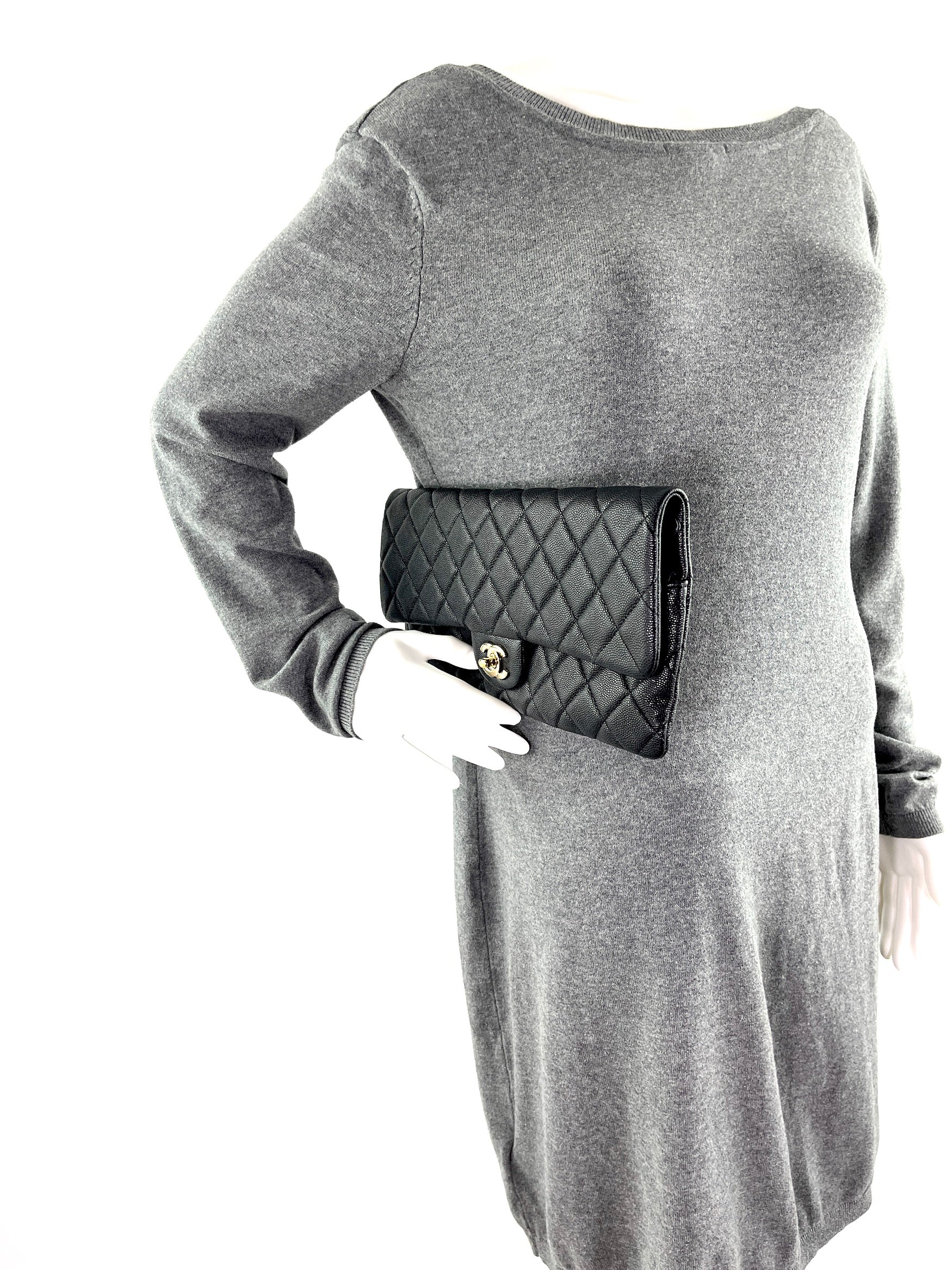 CHANEL Classic Nero Quilted Caviar Flap Pochette