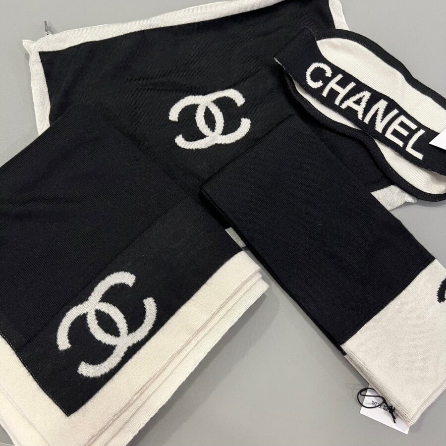 Chanel Pouch bag – front view
