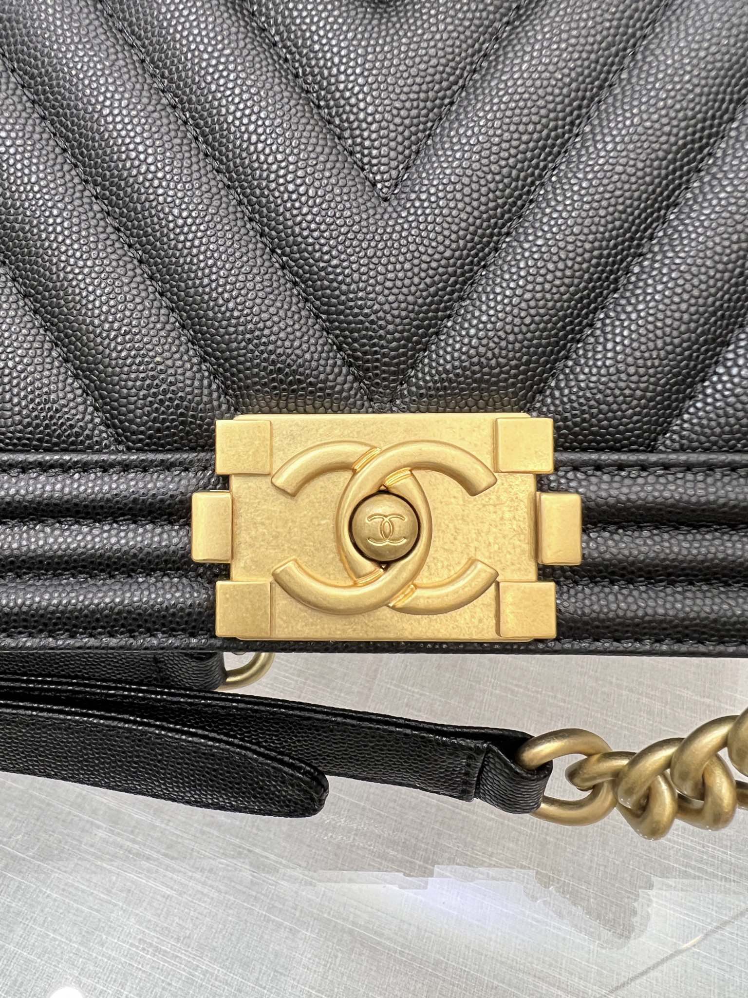 BOY BAG Media 25 Nero Chevron Caviar Ruthenium Hardware