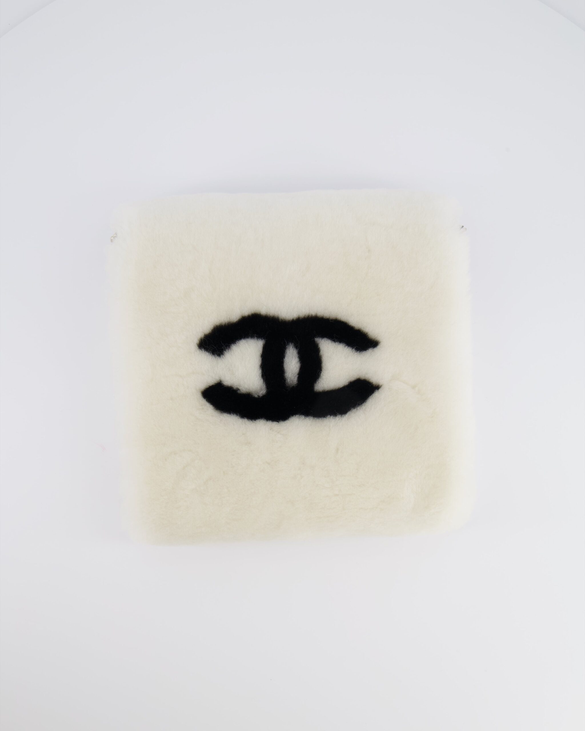 *HOT* Chanel Coco Neige 25/26 Ecru and Nero Shearling Lambskin Muff Bag con Nero CC Logo and Champagne Oro Catena Detail