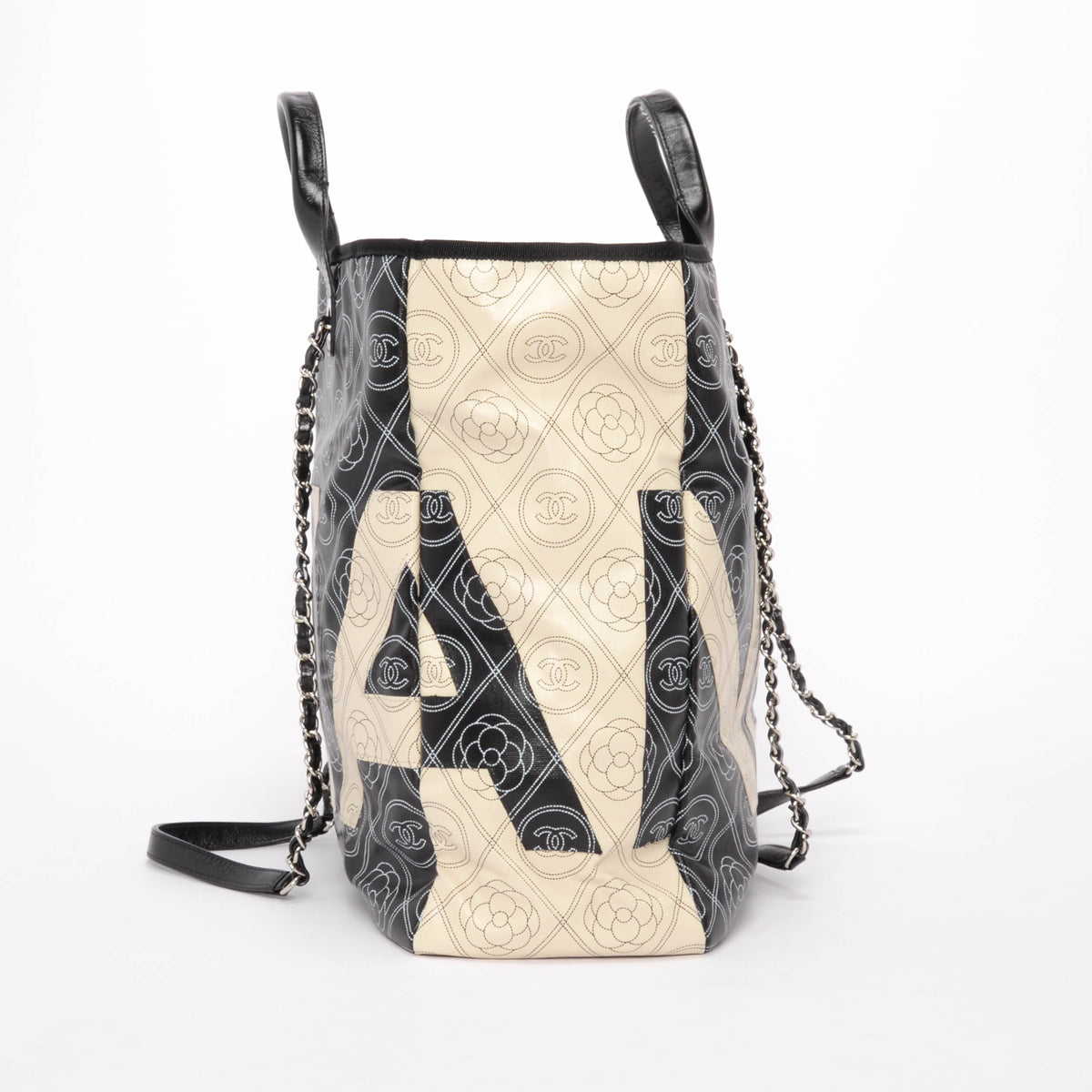 Chanel Shopping bag Camellia in tela rivestita Nero & Avorio