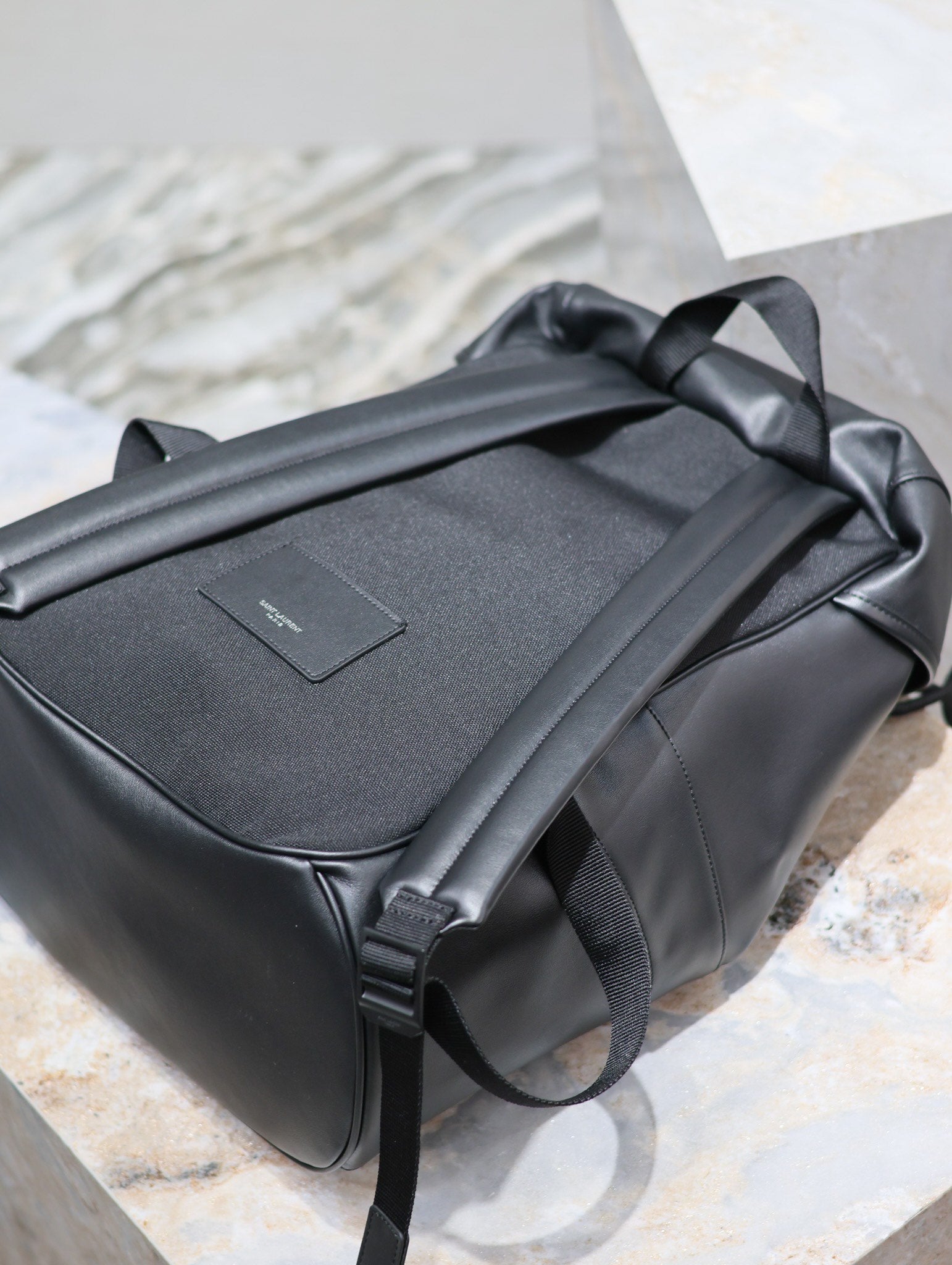 BACKPACK 45 IN Nero Pelle di vitello con EMBOSSED LOGO
