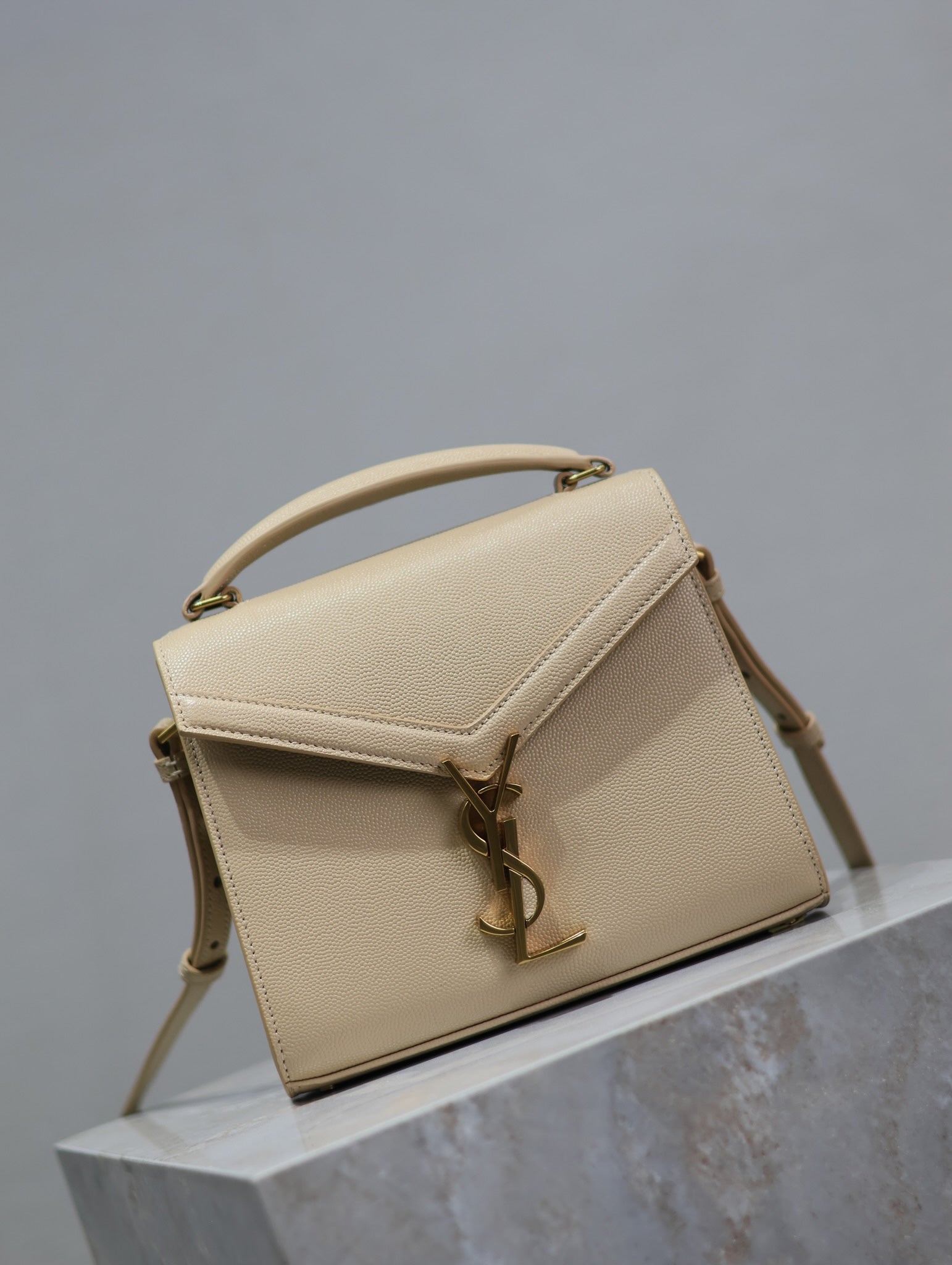 CASSANDRA Mini TOP HANDLE BAG 20 IN Beige Pelle di vitello Finiture dorate